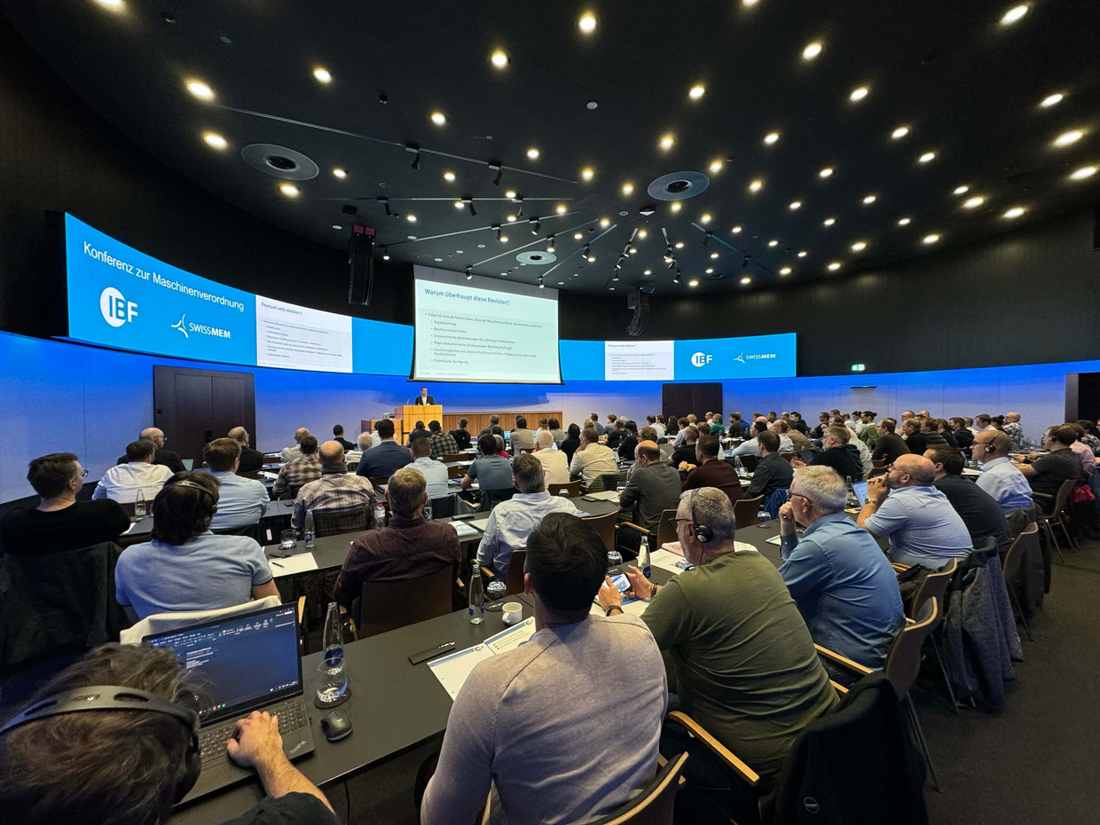 Aufnahme des Plenums auf der Konferenz zur Maschinenverordnung in Zürich