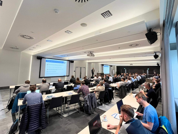 Aufnahme des Plenums auf der Konferenz zur Maschinenverordnung in Linz